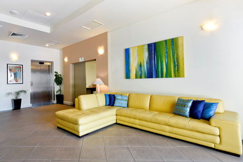 Metro Advance Apartments & Hotel - Whitsundays Accommodation 2