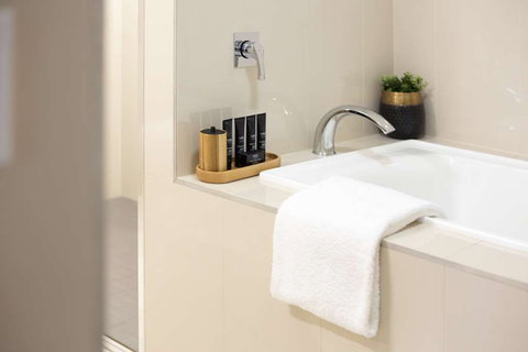 H on Smith Hotel - Whitsundays Accommodation 3