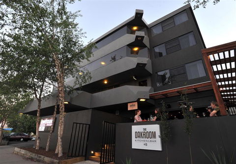 Townhouse Hotel, Wagga - Whitsundays Accommodation 1