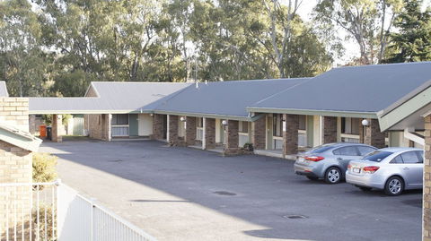 Bendigo Homestead Motor Inn & Apartments - Whitsundays Accommodation 0