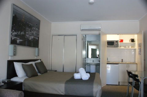 Bendigo Homestead Motor Inn & Apartments - Whitsundays Accommodation 1