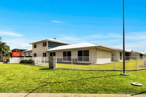 Econo Lodge Beachside - Whitsundays Accommodation 0