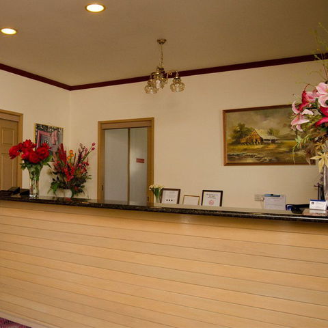 Pines Country Club Motor Inn - Whitsundays Accommodation 1