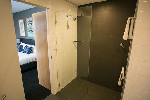 Alpha Hotel Eastern Creek - Whitsundays Accommodation 1
