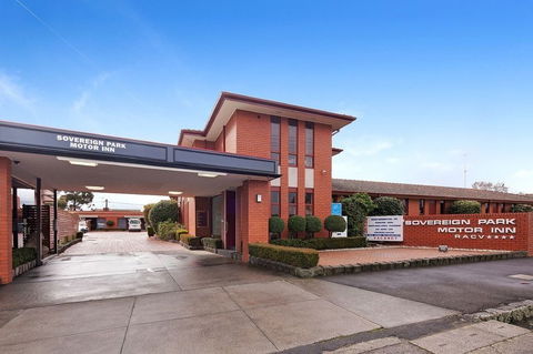 Sovereign Park Motor Inn - Whitsundays Accommodation 0
