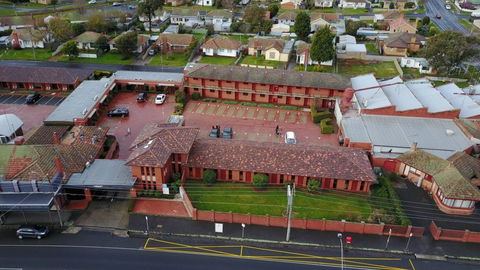 Sovereign Park Motor Inn - Whitsundays Accommodation 1