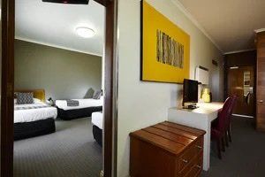 Sovereign Park Motor Inn - Whitsundays Accommodation 2