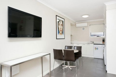 Forrest Hotel & Apartments - Whitsundays Accommodation 2