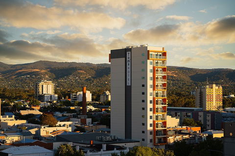 Tom's Court Hotel - Whitsundays Accommodation 1