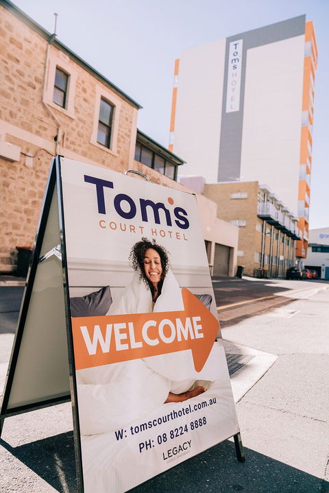 Tom's Court Hotel - Whitsundays Accommodation 2