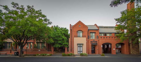 Majestic Old Lion Apartments - Whitsundays Accommodation 0