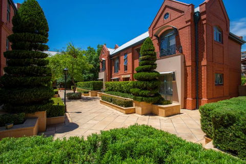 Majestic Old Lion Apartments - Whitsundays Accommodation 1