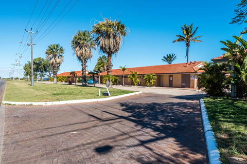 Hospitality Carnarvon, SureStay By BW - Whitsundays Accommodation 1