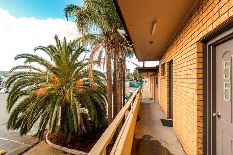 Boomerang Hotel - Whitsundays Accommodation 2