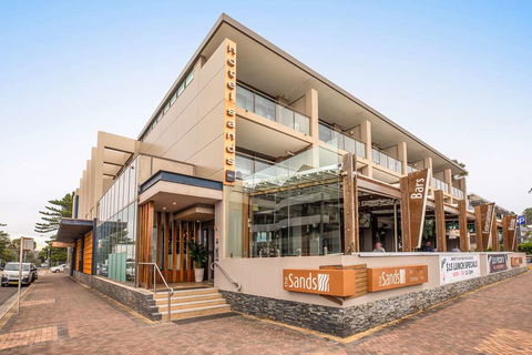 Narrabeen Sands Hotel By Nightcap Plus - Whitsundays Accommodation 1