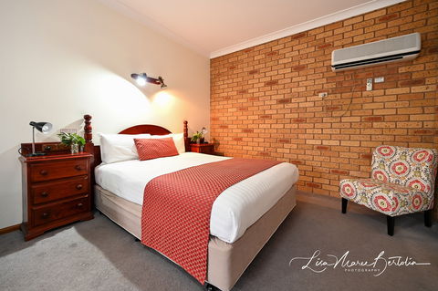 Narrandera Club Motor Inn - Whitsundays Accommodation 1