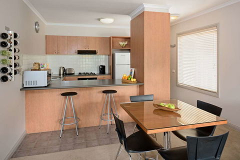 Ringwood Royale Apartment Hotel - Whitsundays Accommodation 3