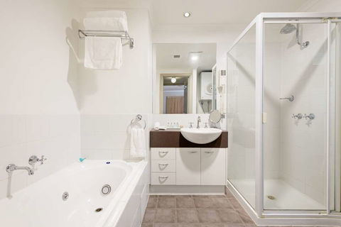 Ringwood Royale Apartment Hotel - Whitsundays Accommodation 7