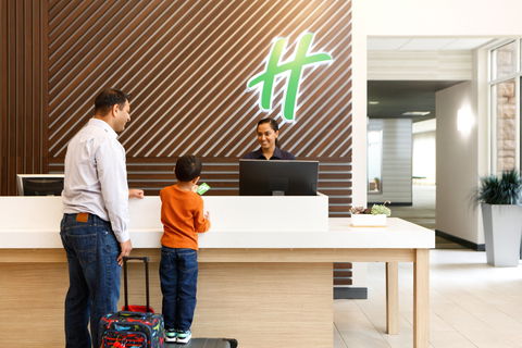 Holiday Inn Dandenong - Whitsundays Accommodation 2