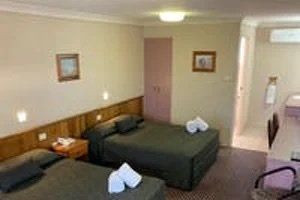 Outback Motel - Whitsundays Accommodation 9