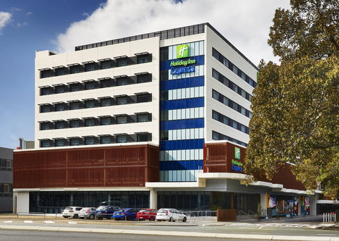 Holiday Inn Express Newcastle - Whitsundays Accommodation 0