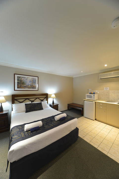 Wattle Grove Motel - Whitsundays Accommodation 2