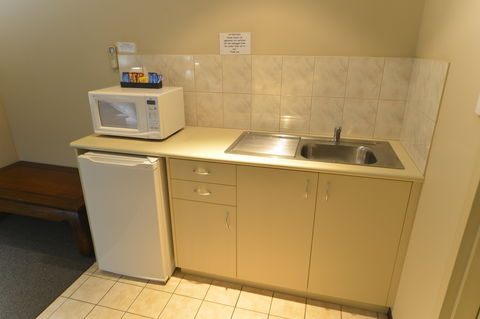 Wattle Grove Motel - Whitsundays Accommodation 5