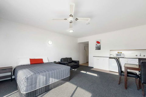 Comfort Inn & Suites Riverland - Whitsundays Accommodation 7