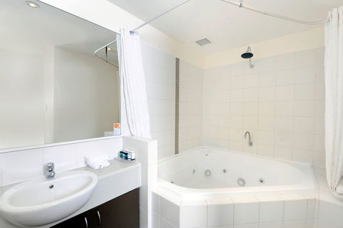 Assured Ascot Quays Apartment Hotel - Whitsundays Accommodation 7