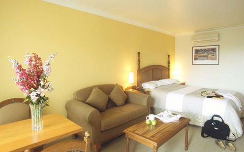Best Western Plus The Tudor-Box Hill - Whitsundays Accommodation 2