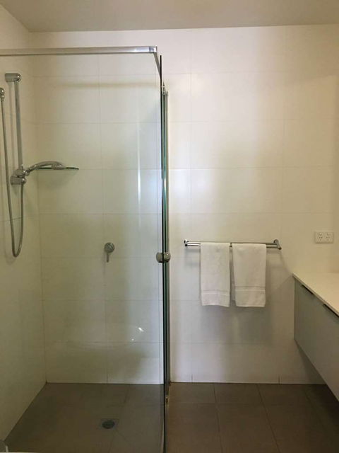 Best Western Plus The Tudor-Box Hill - Whitsundays Accommodation 3