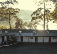 The Fox  Hounds Inn - Whitsundays Accommodation