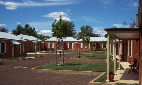 Ross Motel & Caravan Park - Whitsundays Accommodation 0