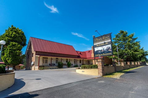 Black Gold Country Cabins And Motel - Whitsundays Accommodation 1