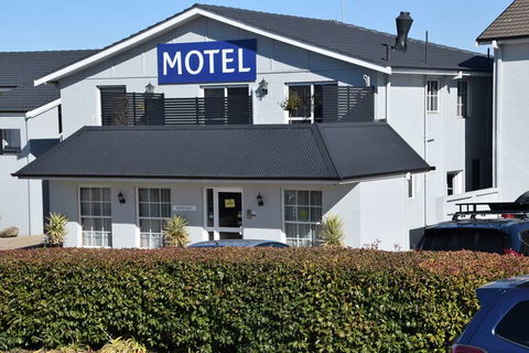 Best Western Coachman's Inn Motel - Whitsundays Accommodation 0