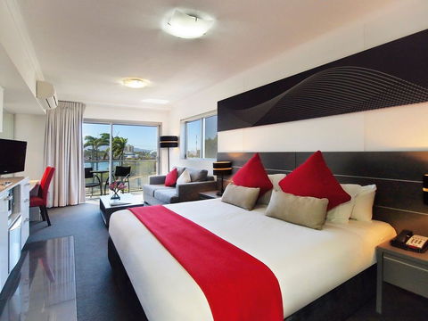 Oaks Metropole Hotel - Whitsundays Accommodation 2