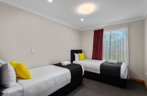 Eastgate On The Range Motel - Whitsundays Accommodation 1