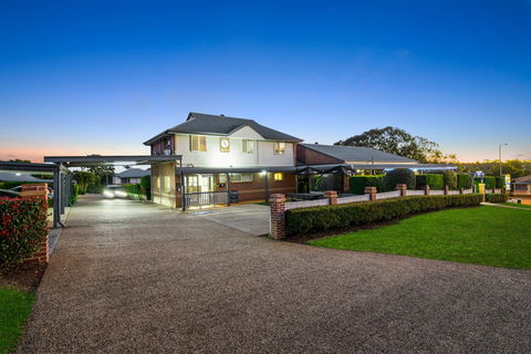 Ambassador On Ruthven Motel - Whitsundays Accommodation 0