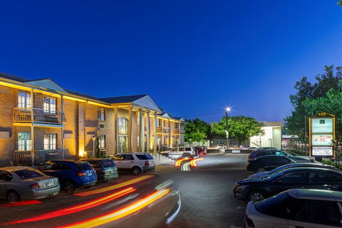 Adelaide Inn - Whitsundays Accommodation 0