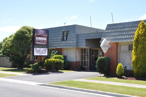 Sunrise Motor Inn - Whitsundays Accommodation 0