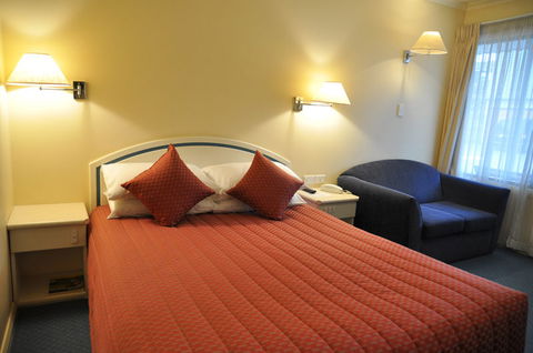 Sunrise Motor Inn - Whitsundays Accommodation 1
