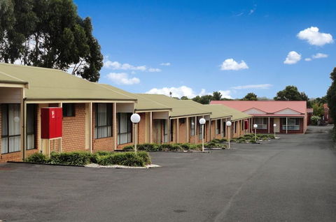 Victoria Lodge Motor Inn & Serviced Apts - Whitsundays Accommodation 0