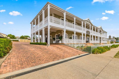 Quality Inn Ashby House Tamworth - Whitsundays Accommodation 1