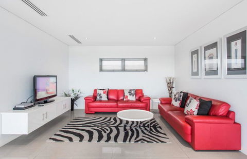 Rockingham Apartments - Whitsundays Accommodation 2