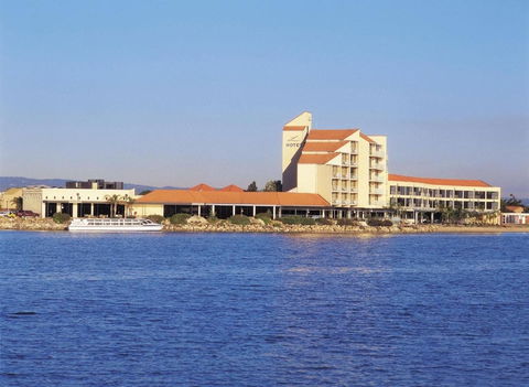 The Lakes Resort Hotel - Whitsundays Accommodation 1