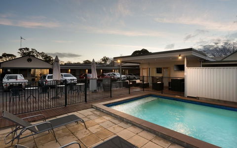 New Crossing Place Motel - Whitsundays Accommodation 1