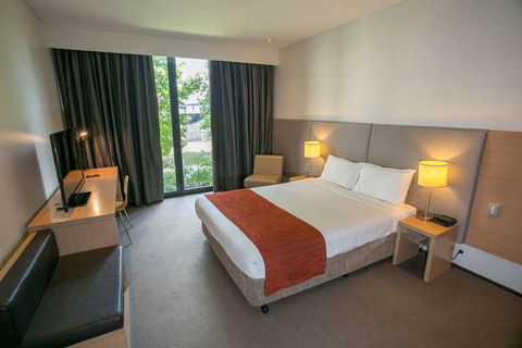 Alpha Hotel Eastern Creek - Whitsundays Accommodation 2