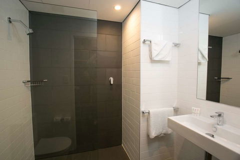 Alpha Hotel Eastern Creek - Whitsundays Accommodation 6