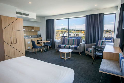 Alpha Hotel Eastern Creek - Whitsundays Accommodation 14