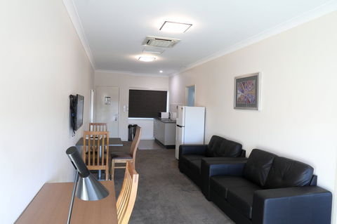 Black Rock Inn - Whitsundays Accommodation 3